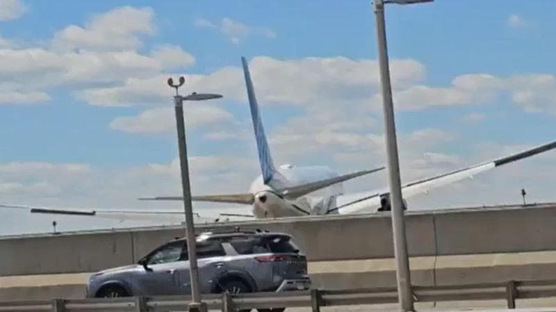 Usa, aereo United Airlines proveniente da Venezia urta un palo e un furgone durante l’atterraggio