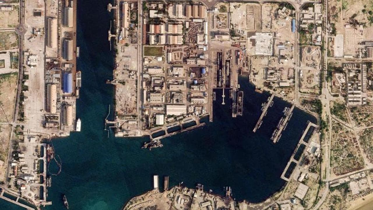 La diretta Teheran: “Fregata americana colpita dai missili”. Gli Usa smentiscono: “Due nostre navi hanno attraversato Hormuz”