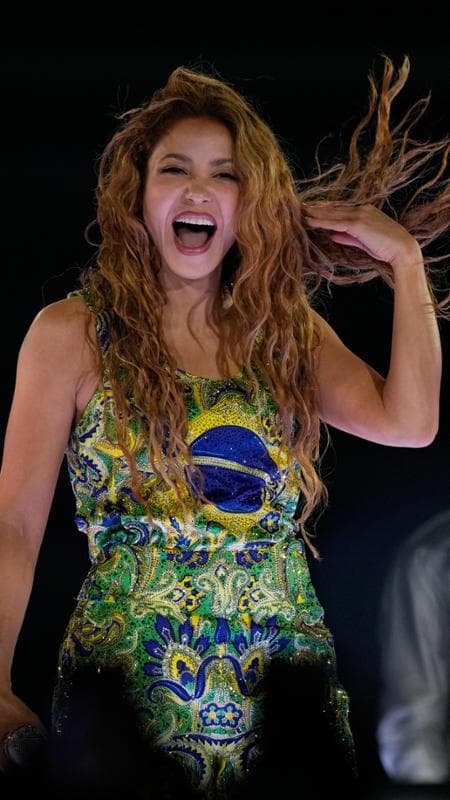 Copacabana, sulla spiaggia il maxi-concerto gratis di Shakira. Ma lo show frutta 133 milioni di euro