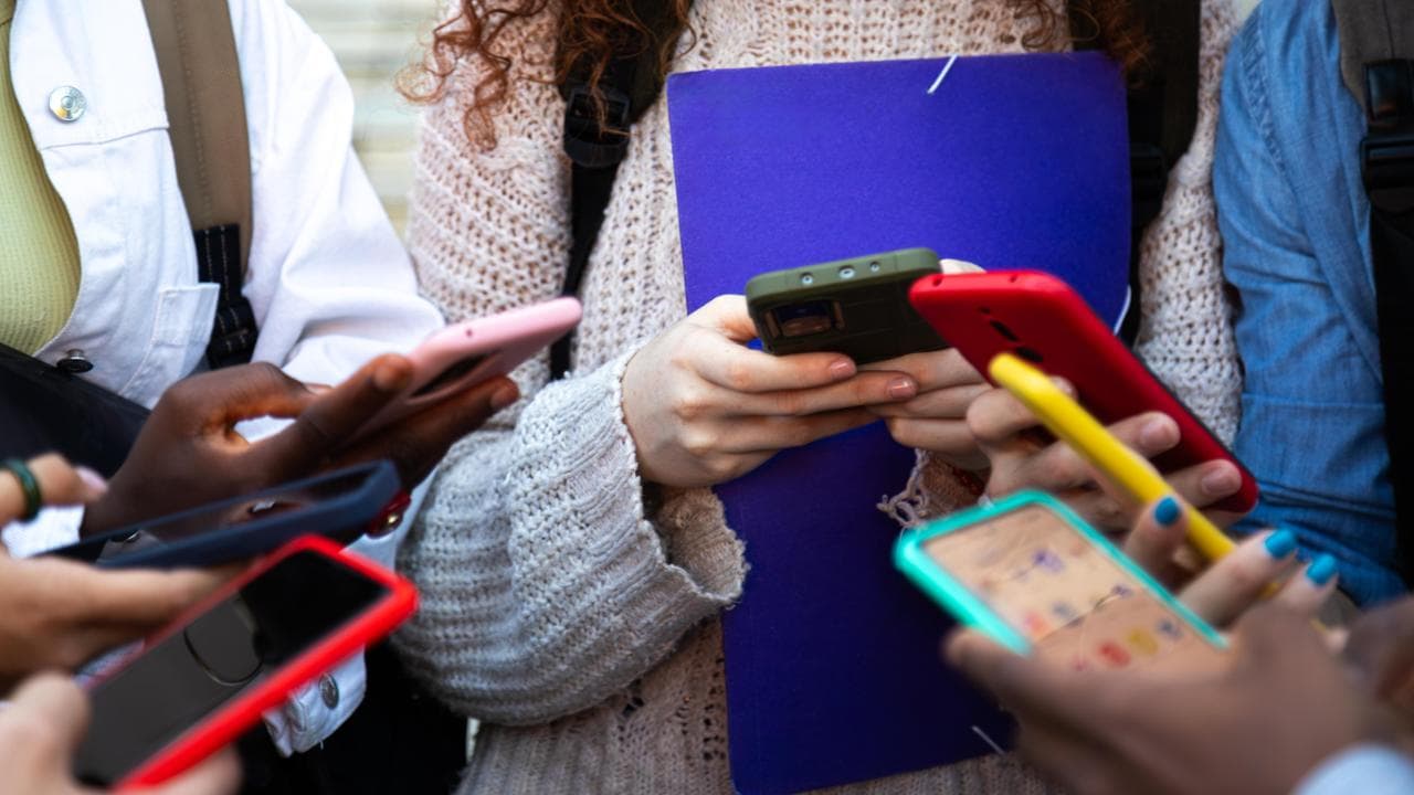 Nel 2025 foto e video pedopornografici fatti con IA aumentati del 26000%