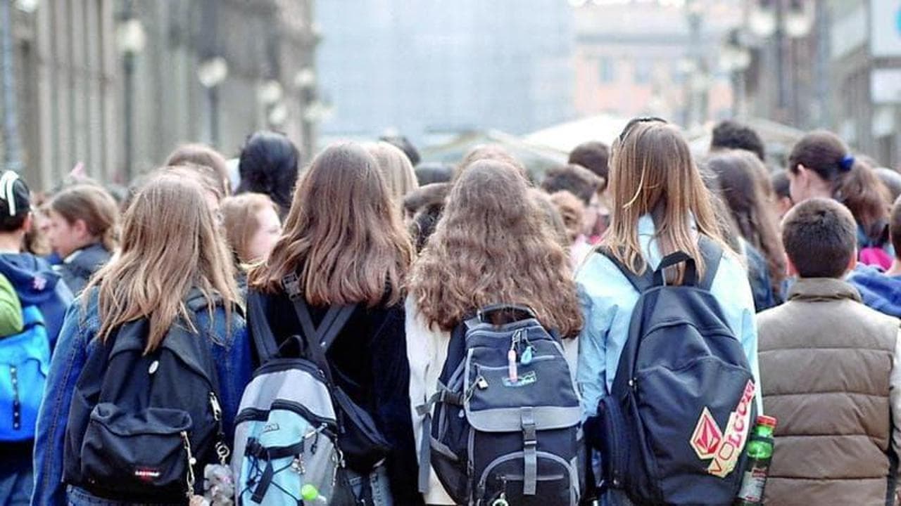 In gita con la vodka nascosta nella borraccia, studentessa di 15 anni in coma etilico a Ostuni